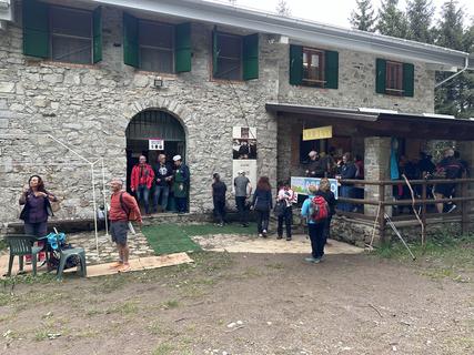      Partecipanti in rifugio all'arrivo